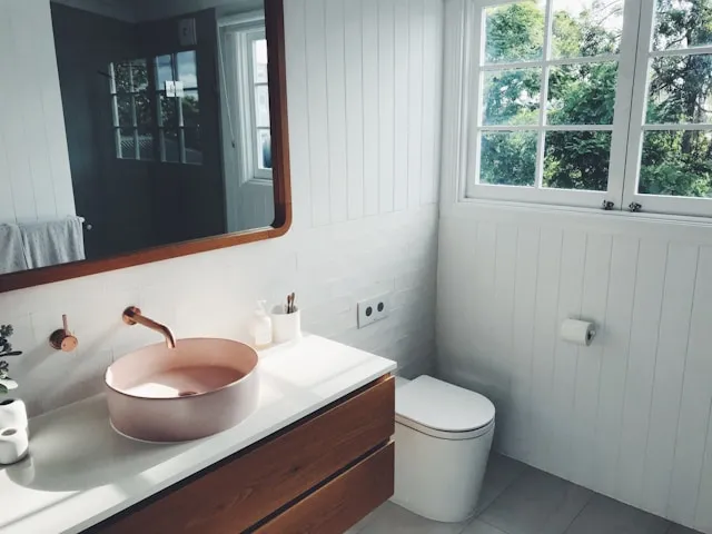 Jakie materiały najlepiej sprawdzają się w łazience?