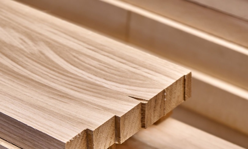 Jakie procedury kontroli końcowej stosuje producent kantówki po procesie suszenia?