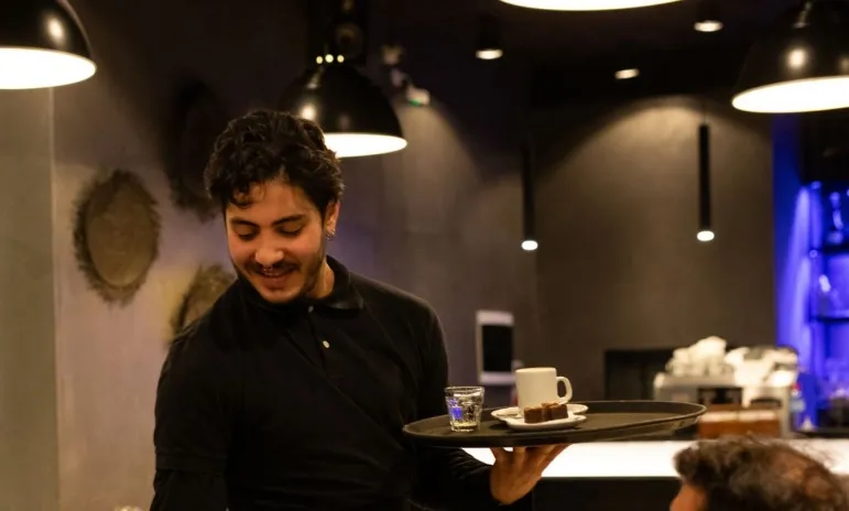 Jak imprezy firmowe organizowane w Rzeszowie wpływają na wymianę wiedzy między pokoleniami?